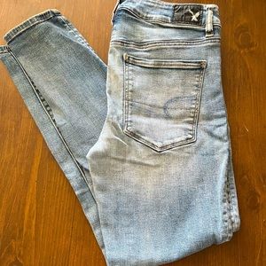 American Eagle skinny jegging jeans